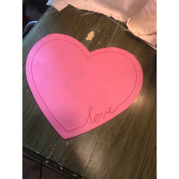 Threshold NWT Pink Heart "Love" Polyester Charger - Picture 1 of 3